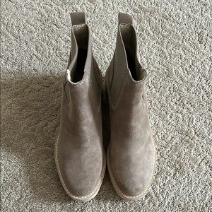 Women’s Dolce Vita Chelsea Boot